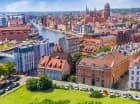 Hotel widoczny na tle panoramy centrum Gdańska