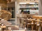 Drink bar jest wyposażony w różnorodne trunki