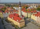 Od bolesławieckiego Rynku hotel dzieli zaledwie 350 m pieszo