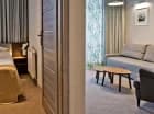 Apartamenty składają się z pokoju dziennego i sypialni