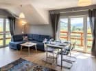 Apartamenty posiadają część wypoczynkową, jadalną, aneks kuchenny i łazienkę