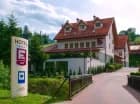 Na spacery i górskie wędrówki zachęca rozbudowana sieć szlaków turystycznych