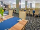 Sala śniadaniowa jest przestronna i jasna