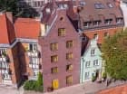 Hotel mieści się w odrestaurowanej kamienicy w centrum miasta