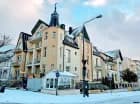 Villa Merry to hotel położony bezpośrednio przy nadmorskiej promenadzie