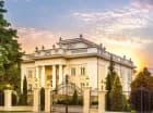 Hotel ze strefą SPA znajduje się przy trasie z Warszawy do Podkowy Leśnej