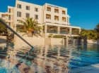 Hotel dysponuje basenem zewnętrznym