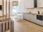 Wyróżnia się studio z wanną z hydromasażem oraz apartament z sauną