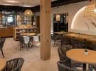 W hotelu mieści się nowoczesna restauracja