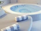 Po chwili aktywności warto zrelaksować się w jacuzzi dla ośmiu osób