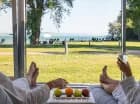 Hotel znajduje się bezpośrednio przy plaży nad jeziorem Balaton