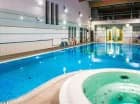 Goście mogą korzystać ze strefy basenowej z jacuzzi i sauną