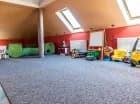 Jest także przestronna sala zabaw dla najmłodszych