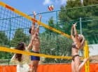 Można tu grać w siatkówkę plażową i uczestniczyć w zajęciach fitness