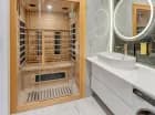 W łazience apartamentu mieści się prywatna sauna oraz pralka