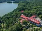 Królują tutaj malownicza sceneria, las, woda i świeże powietrze