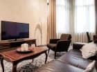Apartament ma powierzchnię 60 m2 z częścią sypialną oraz wypoczynkową