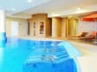 Hotel Alpejski dysponuje basenem z oraz strefą saun