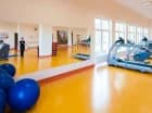 Obiekt posiada przestronną, dobrze wyposażoną salę fitness