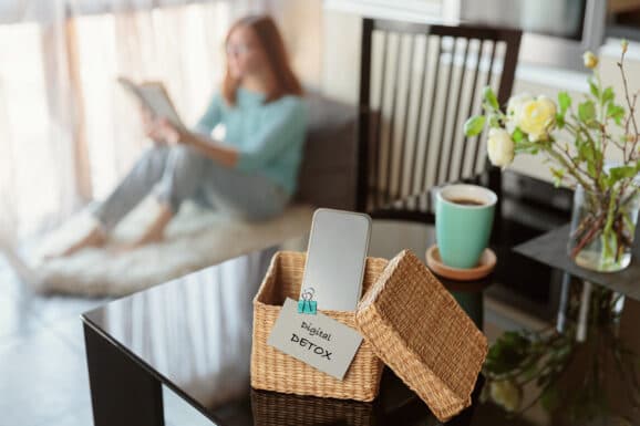 Jak się wyciszyć? Digital detox na urlopie – zaplanuj wyjazd regeneracyjny