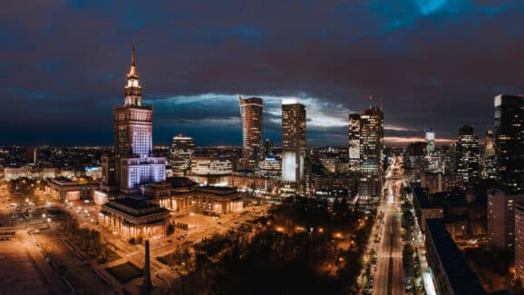 Warszawa nocą – topowe atrakcje i najpiękniejsze ulice na wieczorny spacer