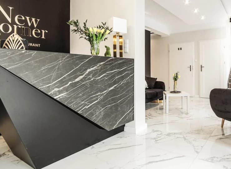 Wnętrza hotelu są estetyczne od samego wejścia