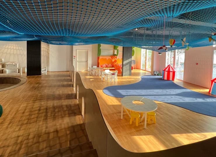 Przestronna sala zabaw dla najmłodszych