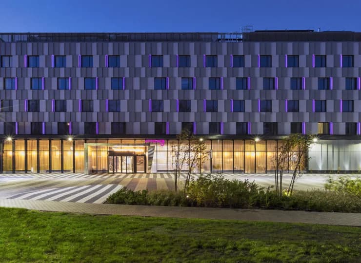 Hotel Moxy znajduje się w sąsiedztwie terminalu lotniska w Pyrzowicach