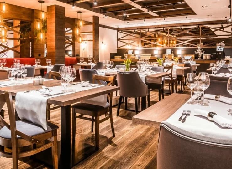 W tutejszej restauracji można skosztować doskonałych dań regionalnych