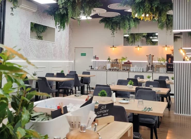 Sala śniadaniowa jest przyjemnie zaaranżowana
