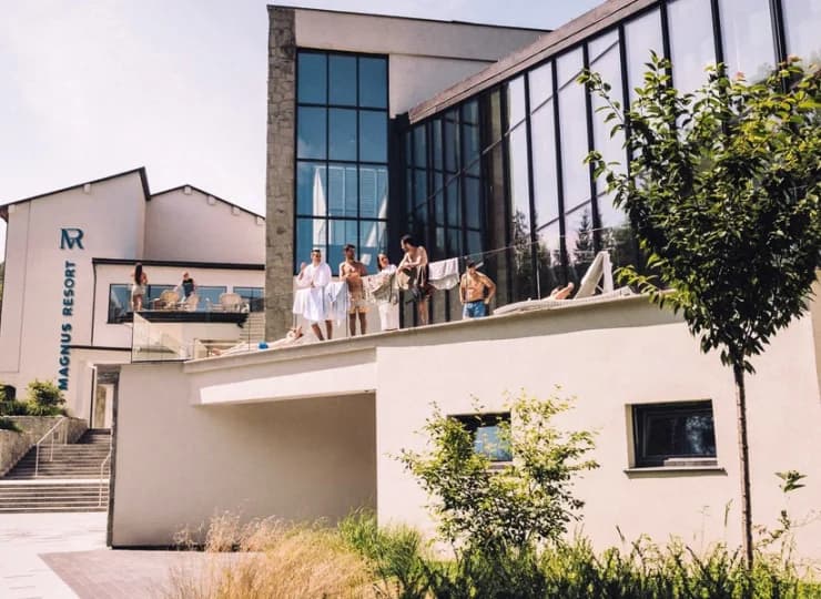 Obiekt znajduje się w zacisznej zielonej okolicy