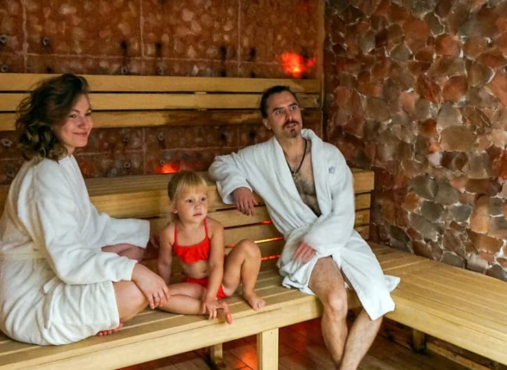 Relaks w grocie solnej może być przyjemnym czasem dla całej rodziny