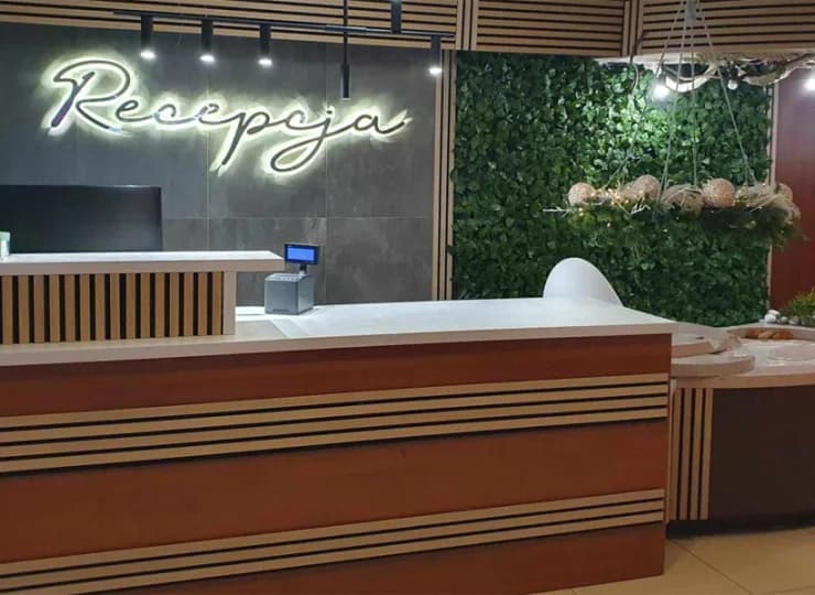 Hotelowa recepcja jest całodobowa