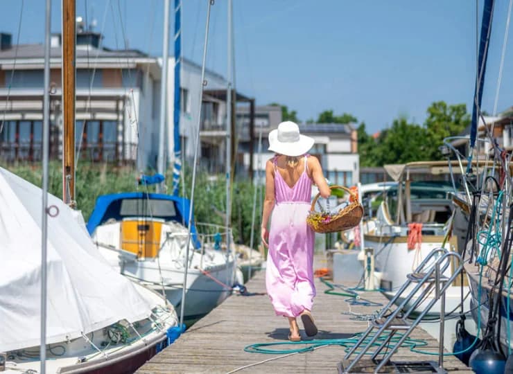 Hotel sąsiaduje z mariną