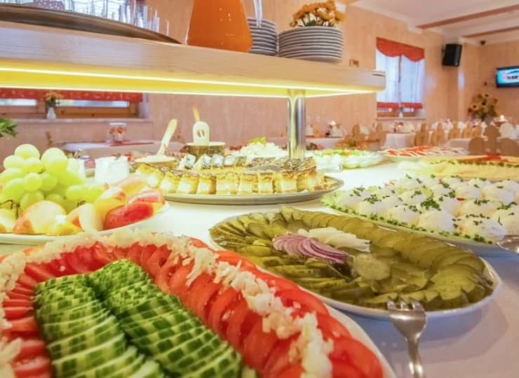 Posiłki przygotowywane jest ze świeżych i lokalnych produktów