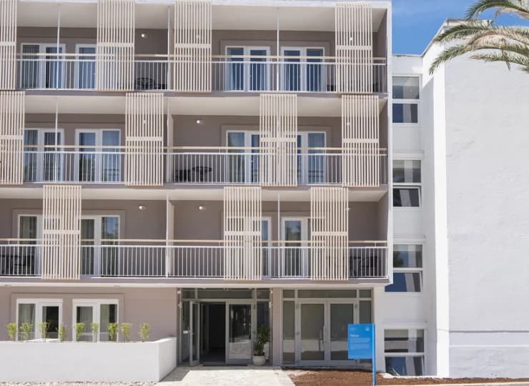 Aminess Port 9 Resort**** zajmuje 4 kameralne budynki