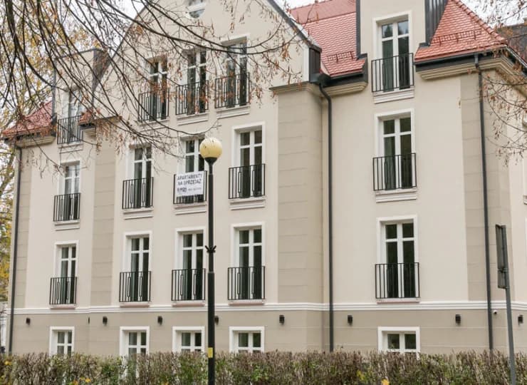 Obiekt znajduje się przy ul. Zdrojowej z apartamentami na 4 kondygnacjach