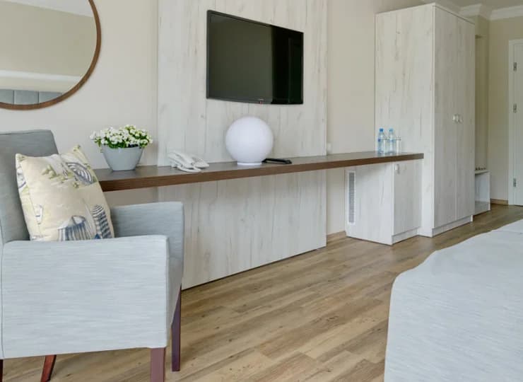 Na wyposażeniu znajdują się sejf, TV, wifi, suszarka do włosów w łazience