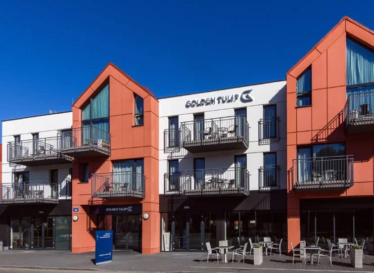Hotel znajduje się w okolicy parku Ronalda Reagana