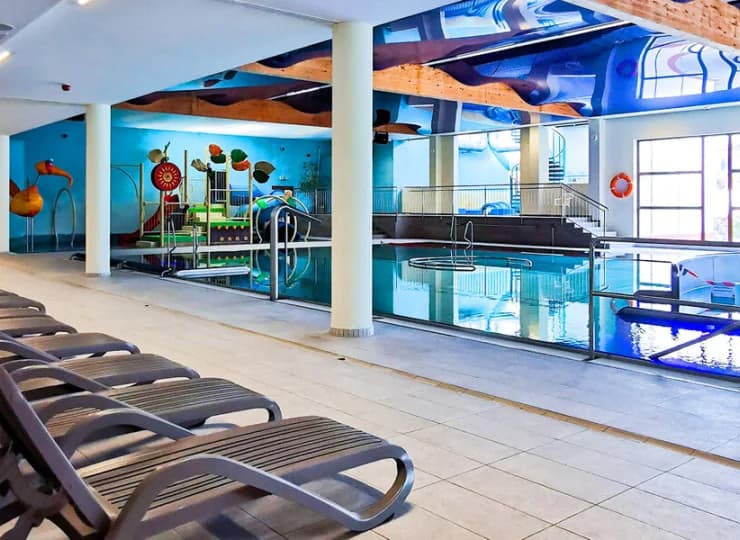 Hotelowy park wodny to przestrzeń na rodzinny wypoczynek niezależnie od pogody