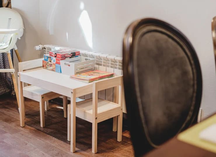 W sali restauracyjnej są udogodnienia dla najmłodszych gości