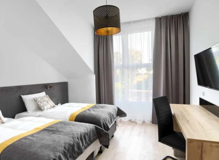 Goście mogą zakwaterować się w pokojach 2-osobowych