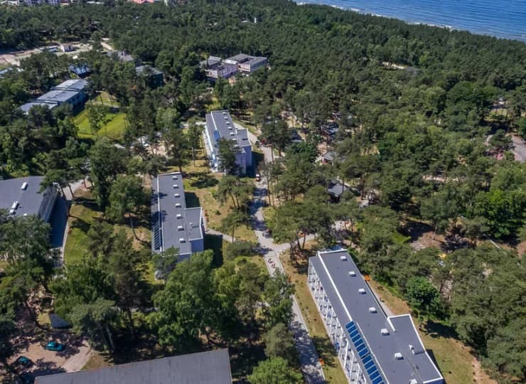 Hotel*** NAT Krynica Morska składa się z 4 odrębnych pawilonów