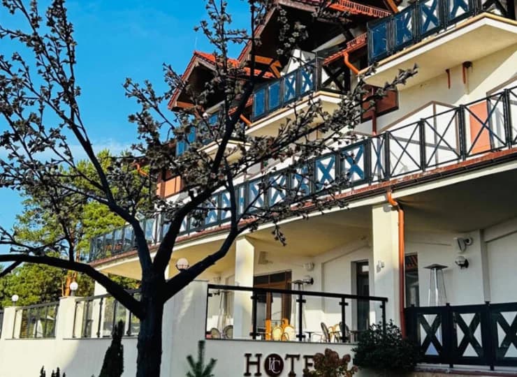 Otoczenie hotelu jest przyjemne i ukwiecone