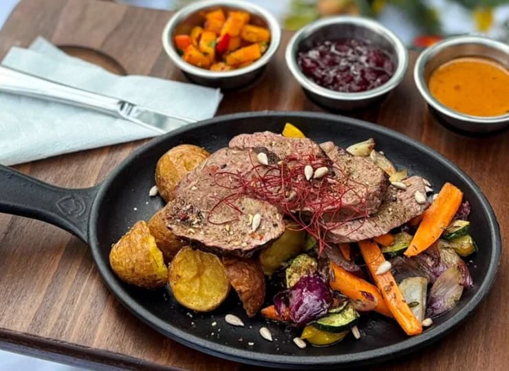 W menu pojawiają się m.in. specjały z jelenia i dania autorskie