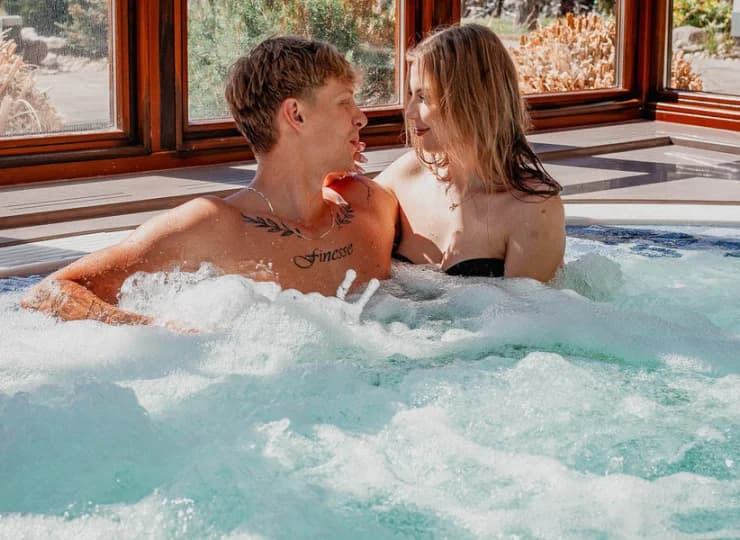 W hotelu są 2 jacuzzi: wewnętrzne i zewnętrzne