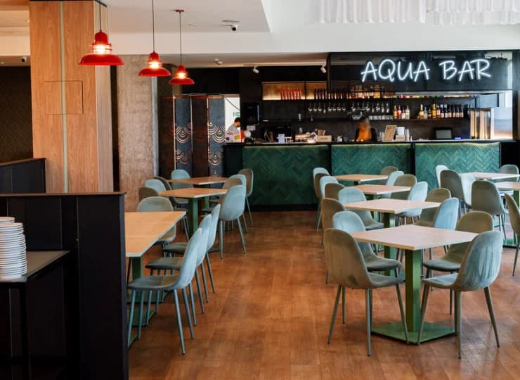 Restauracja Aqua razem z barem to jedna z bufetowych restauracji w resorcie