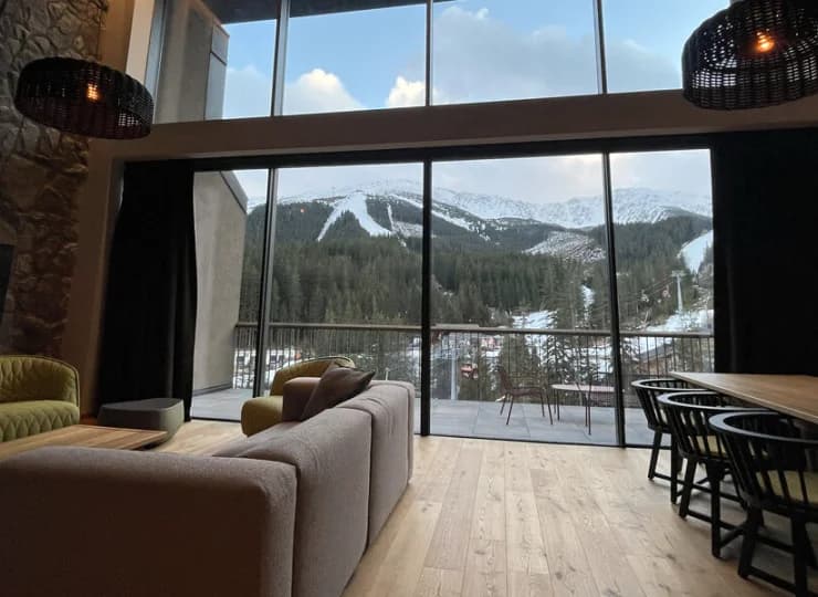 Z wielu miejsc w hotelu rozpościera się widok na Tatry Niżne