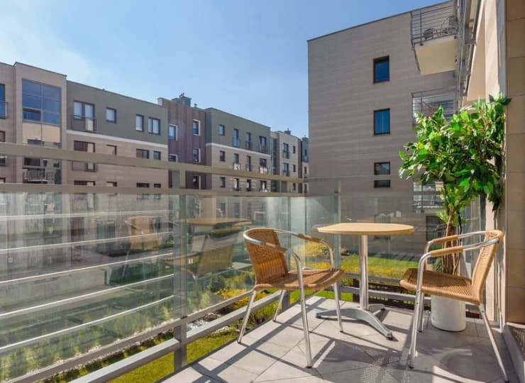 Apartamenty znajdują się na zamkniętym, chronionym osiedlu