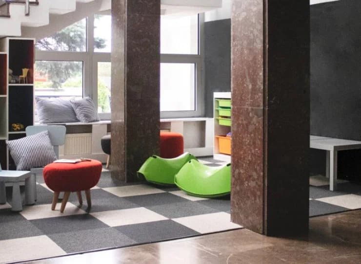 W hotelu zaaranżowano ogólnodostępny kącik zabaw dla dzieci
